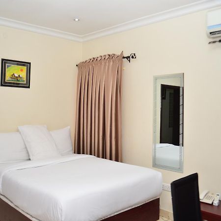 De Rigg Place - Alaka Estate, Surulere Lagos Exterior photo