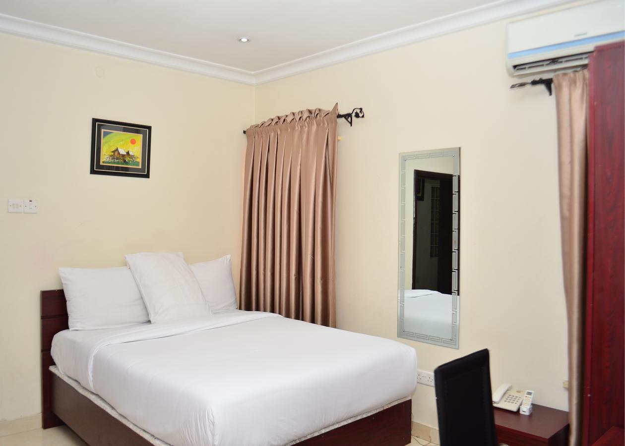 De Rigg Place - Alaka Estate, Surulere Lagos Exterior photo